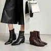 Coleção de botas curtas de alta qualidade! Coleção Outono/Inverno 2026: Botas estilo Martin de couro de bezerro com salto grosso e zíper traseiro, forro de pelúcia, botas curtas estilo vintage