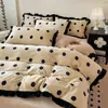 Conjunto de Quatro Peças de Renda Preta e Veludo Leiteiro Estilo Francês 2026, Conjunto de Três Peças de Renda Estilo Coreano de Alto Peso, Bestseller Estilo Hepburn
