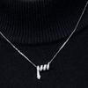 Collar de Serpiente con Borla Brillante Plateada Modelo Nuevo 2026 Lujo Ligero Gama Alta Acero de Titanio Cadena para Clavícula que No se Desvanece con Elegante Temperamento