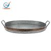 Bandeja de metal galvanizado com borda enferrujada