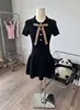 Vestido de punto con cuello de lazo estilo colegial británico para mujer, vestido corto blanco de verano de manga corta estilo dulce de chica rica