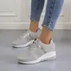 Zapatos deportivos casuales de talla grande europeos y americanos 21 verano nuevo plataforma cuña zapatos casuales encaje malla tenis transfronterizo