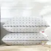 Red net una generación de primavera y verano núcleo de almohada almohada de hotel núcleo de almohada individual para dormitorio venderá regalos al por mayor