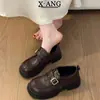 Mocassins de couro genuíno com sola grossa para mulheres, novo modelo 2026, confortáveis e não cansativos para o trajeto diário, estilo universitário JK sapatos pequenos de couro