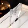 Pulsera Geométrica Súper Brillante de Circonita Estilo Europeo y Americano de Moda, Moda de Lujo Ligero con un Toque de Alta Gama, Joyería de Diseño Abierto Ajustable