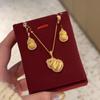 Brincos de Argola Dourados Escovados para Mulheres, Luxo Leve, Alto Padrão, Elegantes, Estilo Vintage, Fazem o Rosto Parecer Menor, Exclusivamente para Vendas Transfronteiriças