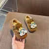 Zapatos de Felpa de Algodón Lindos de Dibujos Animados Mickey para Niñas 2025 Otoño e Invierno Nuevos Suela Suave Zapatos de Felpa Birkenstock para Niños Medianos y Grandes