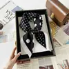 Pañuelo cuadrado marrón estilo Maillard para mujer, nuevo modelo otoño 2026, elegante y versátil, se puede usar como accesorio decorativo para el cabello o bufanda para el cuello, venta al por mayor