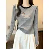 Estilo nuevo 2026, algodón puro, cuello redondo, camiseta de manga larga color block para mujer, moderna y juvenil, perfecta como capa base para otoño