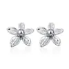 Moda Europea y Americana Pendientes de Acero Inoxidable Flor de Cinco Pétalos Pendientes de Acero Inoxidable Soldados con Cuentas Retro para Mujer Pendientes Galvanizados con PVD Lote
