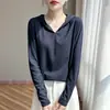 Suéter com Capuz de Malha Fina Novo Primavera/Verão 2026 Manga Longa Feminino Cor Sólida Solto Versátil Pulôver Camisa Base Top