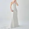 Vestido de Novia Ligero, Sencillo y Elegante, de un Hombro, Estilo de Nicho, Sensación de Lujo, Ceñido a la Cintura, Silueta Sirena, Adelgazante, Adecuado para Fotografía de Viaje, Elegante Vestido de Noche con Cola, Blanco