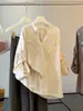 Nueva camisa de verano vintage para mujer con bordado pesado y abalorios, cuello en V, manga larga, corte holgado, elegante y de alta gama, blusa de algodón y lino