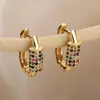 Pendientes Cilindricos de Diamantes de Colores Estilo Europeo y Americano Cao Shi, Aros de Zirconia Arcoíris de Lujo Ligero de Nicho, Pendientes Versátiles y Elegantes para Mujer