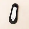 Calcetines invisibles de seda helada para mujer para primavera y verano, estilo fino invisible, antiolor, absorbentes de sudor, antibacterianos, antideslizantes, calcetines de corte bajo para combinar con tacones altos