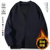 Nova coleção outono/inverno 2026: jaqueta suéter masculina de gola V, moderna e estilosa, jaqueta de tricô espessa e forrada com fleece