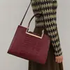Bolsa Feminina 2026 Verão Nova Bolsa Transversal Fashionável Versátil para o Dia a Dia Bolsa de Casamento de Alto Padrão Bolsa de Mão Bolsa para Mãe