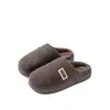 Nuevos estilos de otoño e invierno de pantuflas de algodón para hombres de mediana edad y ancianos, con suelas gruesas, diseño antideslizante y forro de felpa para abrigar, perfectas como regalo para que los padres las usen en casa. También disponible en estilos para mujer