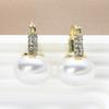 Brincos de pino de pérola de pão cozido no vapor elegantes retrô femininos leves luxo de alta qualidade exclusivo com fivela de orelha com diamante incrustado design de nicho joias de orelha