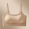 Sutiã base sem costura com alças cruzadas para mulheres com seios pequenos, sutiã respirável de seda gelada com bojo fixo, camisola fina de verão