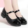 Sapatos da mamãe verão 2022 novos para meia-idade e idosos, rasos, primavera e outono, camada única, couro macio, confortáveis, sola macia, fivela, sapatos de couro