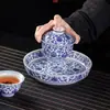 Gaiwan Azul e Branco de Cerâmica Estilo Antigo com Padrão de Lótus, Base para Bule, Xícara do Mestre, Porta-Tampa de Xícara de Chá, Conjunto de Chá de Porcelana Azul e Branca de Jingdezhen