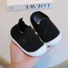 Zapatos para Caminar de Bebé para Niños, Zapatos de Malla Fly-Knit Transpirables, Zapatos para Caminar Suaves Anticolisión para Bebé, Zapatos Casuales para Niños y Niñas al por Mayor