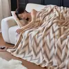 Manta dupla face nova A-grade Outono/Inverno 2026 com textura de cashmere sintético, um cobertor versátil para sofás, proporcionando calor