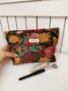 Nova Bolsa de Maquiagem Jacquard Floral Vermelho Escuro Retrô Bolsa de Mão Feminina Armazenamento Bolsa Quadrada Portátil com Zíper