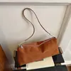 Bolso de hombro individual transfronterizo otoño 2026 nuevo de gamuza de alta calidad, elegante y relajado, color liso, bolso de axila de moda