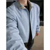Chaqueta de entretiempo transfronteriza con cuello mao y retazos, un atuendo a prueba de viento y versátil para parejas, moderno y deportivo, con un diseño holgado de cuadros.