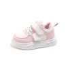 Tênis de lona infantis 2025 primavera novo estilo meninos meninas bebê sapatos de jardim de infância sapatinhos brancos sapatos para caminhar
