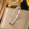 Pulsera Transfronteriza de Acero de Titanio para Mujer con Diamantes Que No Se Desvanece, Zirconia Chapada en Oro Real, de Alta Gama, Simple y Versátil Pulsera de Acero Inoxidable