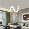 Lámpara colgante minimalista francesa con forma de frijol curvado, decoración de bola blanca lechosa de moda, lámpara colgante lineal larga para mesa de isla de comedor