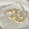 Pendientes de Estrella de Cinco Puntas y Corazón Europeos y Americanos para Mujer, Brazaletes de Oreja Estilo Minimalista, Pendientes Galvanizados de Acero Inoxidable que Conservan el Color