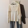 Novas roupas femininas plus size estilo coreano: um top delicado, de caimento solto e que afina a silhueta, com design de duas peças falsas, apresentando um padrão trançado vazado e uma sobreposição tipo echarpe