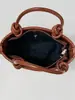 Bolso cuadrado pequeño de alta calidad con patrón tejido de color sólido de moda, nuevo estilo principios de otoño 2026, bolso de hombro o axila elegante y simple para el trabajo