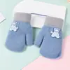 Nuevos guantes para niños, lindos, forrados de felpa, engrosados, a prueba de frío, cálidos, diseño de dibujos animados con correa para colgar, adecuados para niños de 3 a 7 años, guantes de dedo completo