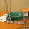 Bolso bandolera ancho para axila para mujer 2023 nuevo moderno de alta gama moda nicho cuero vacuno bolso bandolera de hombro para mujer