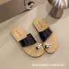 Sandalias con Anillo para Dedo del Pie de Flor de Pedrería para Mujer Verano Ropa de Exterior 2026 Nuevas Chanclas de Playa de Fondo Plano Suave