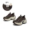 Zapatos de estilo nuevo para mujer tipo "dad shoes" con suela de succión, zapatos de otoño 2026 de suela gruesa para aumentar la altura, zapatos deportivos casuales para mujer, zapatos versátiles para ir al trabajo