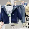 Chaqueta de invierno gruesa con capucha y cremallera para niños, nuevo estilo de invierno 2026, sudadera con forro polar para niños, top deportivo a cuadros