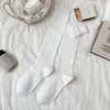 Calcetines de compresión versátiles de color liso para otoño e invierno para mujer, calcetines básicos para la pantorrilla estilo universitario, calcetines largos adelgazantes y moldeadores, venta al por mayor desde Zhuji