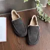 Sapatos Peludos Quentes de Uso Duplo 2026 Novo Estilo de Inverno Slip-On Planos Sola Preguiçosa Sapatos de Algodão Sapatos Casuais Retrô Femininos