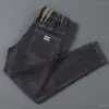 Calça jeans de sarja elástica para primavera e outono, estilo coreano slim fit, marca da moda, bordado simples, calça casual moderna e versátil para homens