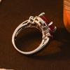 Anillo ovalado de circón microincrustado con diamantes pequeños de venta caliente transfronteriza para mujer, anillo rojo retro, suministro al por mayor de joyería de alta gama