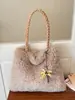 Bolso de mano de felpa para otoño e invierno, un bolso de hombro elegante y versátil para mujer, perfecto para ir al trabajo, nuevo bolso tote 2026 con gran capacidad