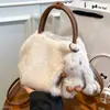 Exquisito Bolso de Mano de Felpa con Hombro Único Estilo Otoño 2026 para Mujer, Bolso con Colgante de Conejo de Moda Simple