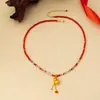 Novo Colar de Pedra Colorida Dopamina Estilo Chinês com Pingente de Cabacinha Atraente para Riqueza, Corrente Versátil de Clavícula de Luxo Leve