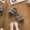 Pantuflas esponjosas de una tira con pedrería para mujer para uso exterior 2026, de suela gruesa, forradas de felpa, cálidas, a la moda, versátiles, pantuflas de algodón estilo hada para uso en casa